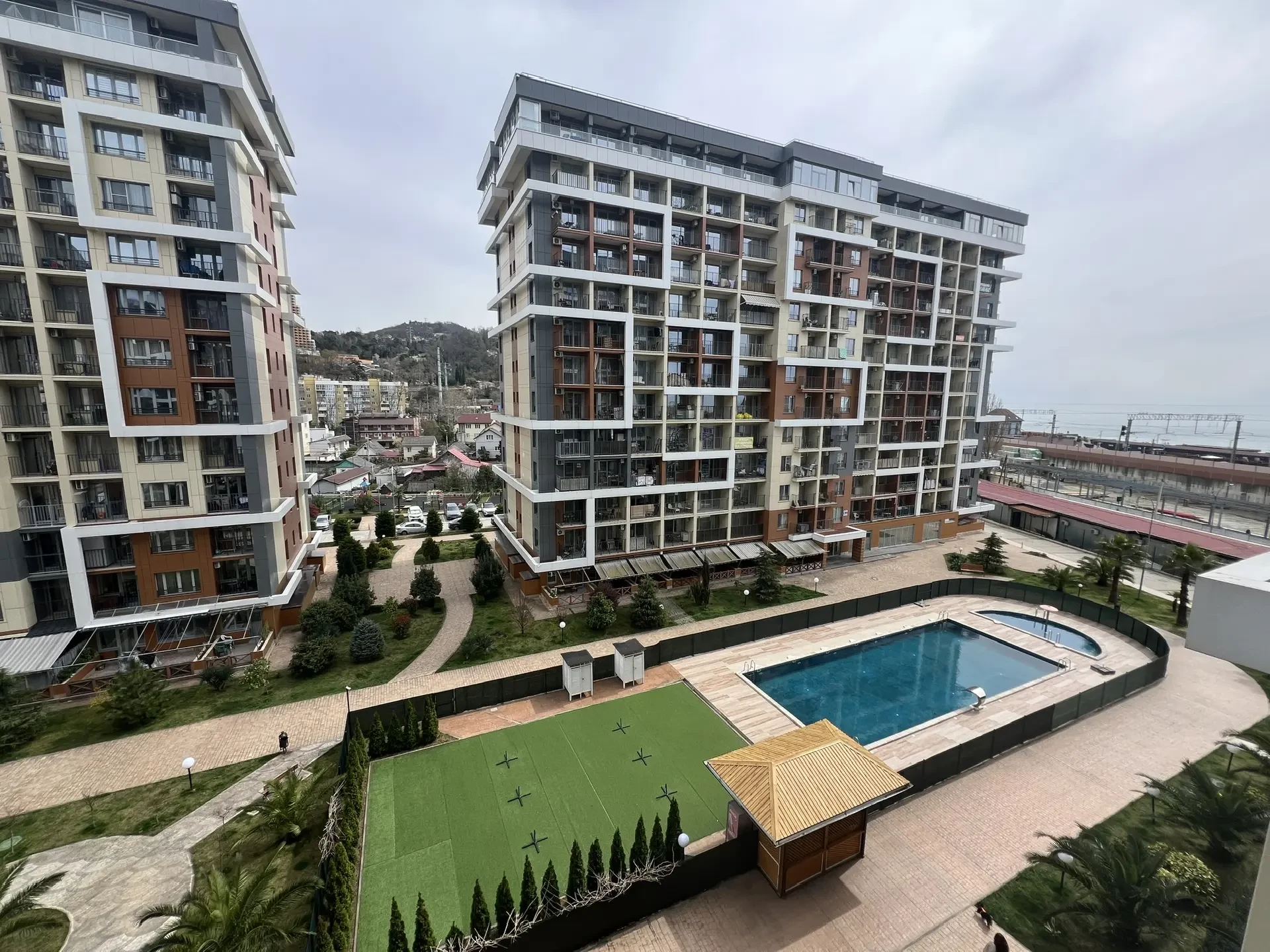 . Квартира в многоквартирном доме Апартамент с видом на море и горы. Дагомыс