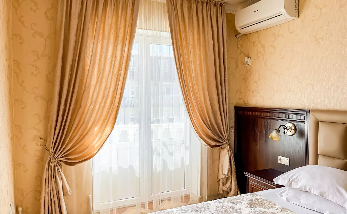 Люкс 2-х комнатный (большой) с балконом. Anzhelina Family Hotel. Витязево