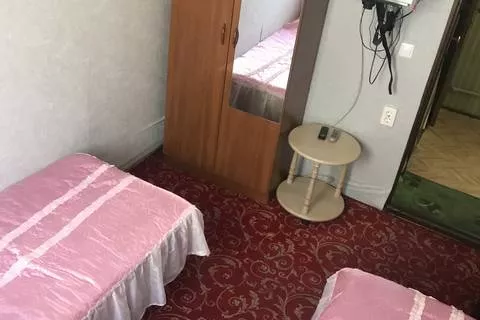 Двухместная комната с санузлом на этаже. Частный сектор "Светлана на Луговой". Адлер