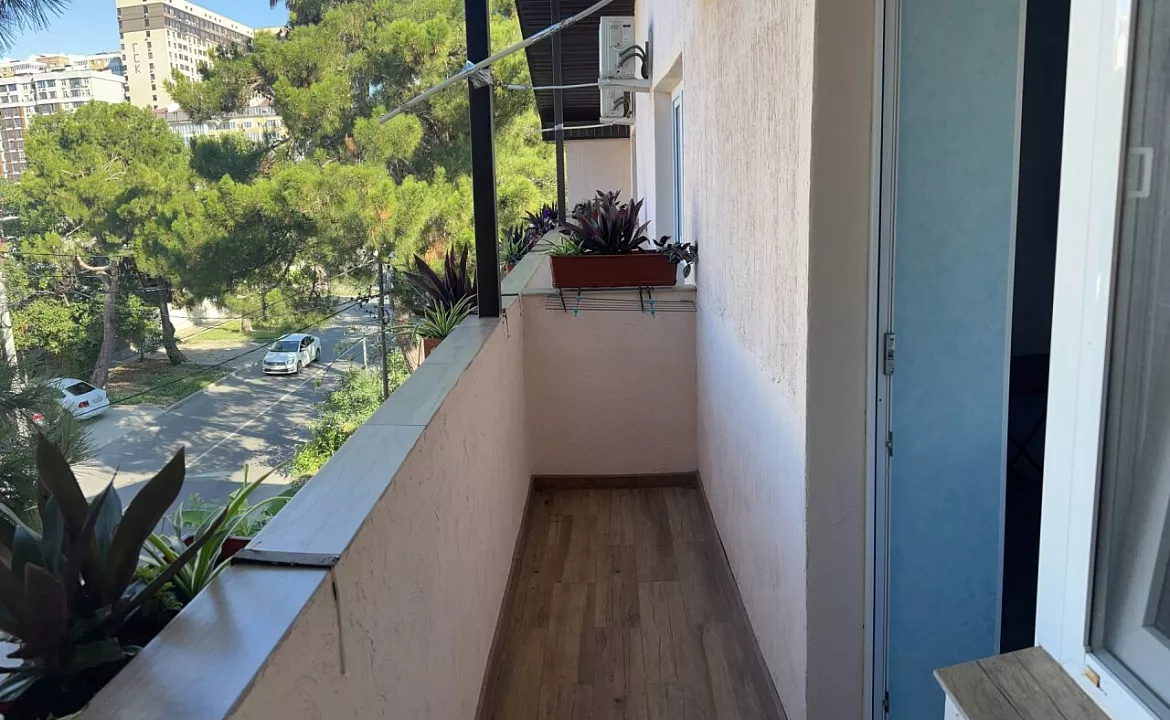 Четырехместный улучшенный номер с балконом, от 1 до 4 гостей, двуспальная кровать, балкон. Мини-отель Моника. Анапа Четырехместный улучшенный номер с балконом, от 1 до 4 гостей, двуспальная кровать, балкон. Мини-отель Моника. Анапа