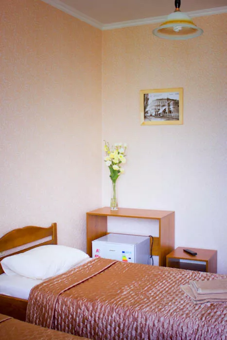 2х местный Стандарт с балконом. Гостиница "Крымская Ницца". Ялта