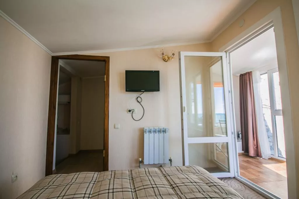 . Дом под ключ на пляже с великолепными видом на море. Ялта