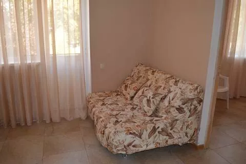 Семейный 2-х комнатный номер. Отель "Кипарис". Пицунда