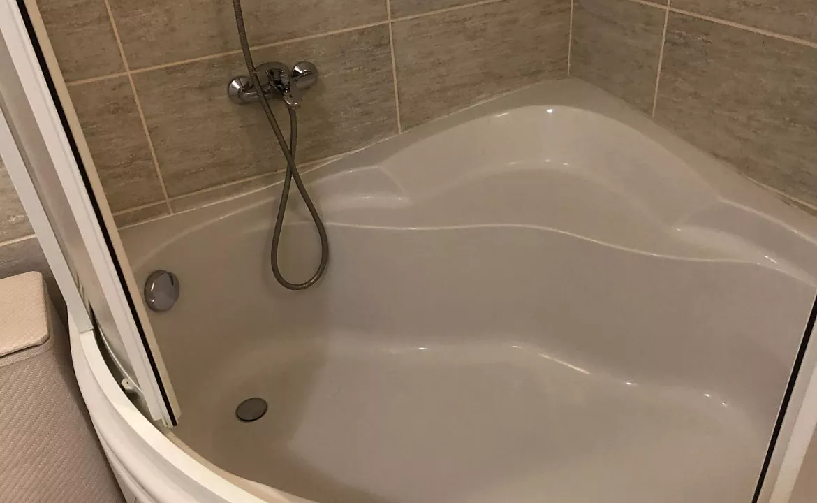 Апартаменты . Квартира в многоквартирном доме Апартаменты . Алушта