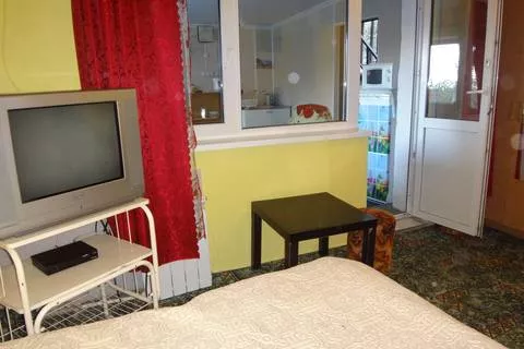 Однокомнатный номер с застекленной верандой. Частный сектор "Лидия". Небуг