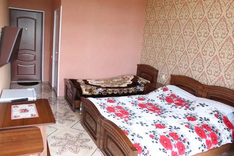 Улучшенный 3-х местный с балконом. Гостевой дом "Аида". Адлер Улучшенный 3-х местный с балконом. Гостевой дом "Аида". Адлер