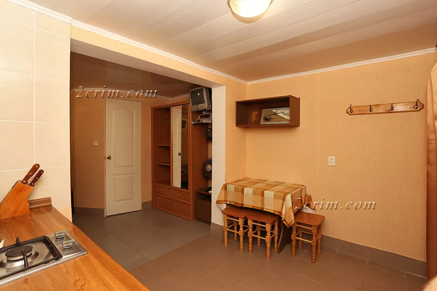 Трехместный номер в коттедже Уютный дворик. Гостевой дом "Крымский кораблик". Орджоникидзе