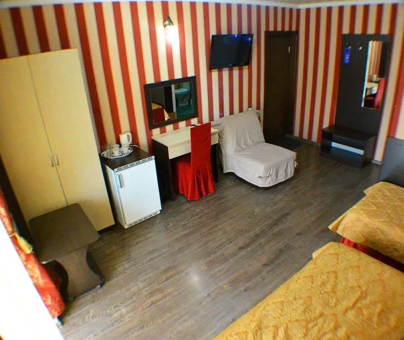 3-х местный Комфорт. Гостевой дом "Дом с дельфинами" (корпус 2). Адлер