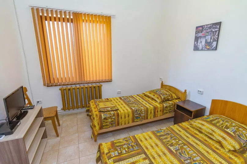 Три комнаты (две изолированных и одна проходная). Дом под ключ Кати Соловьяновой 14. Анапа