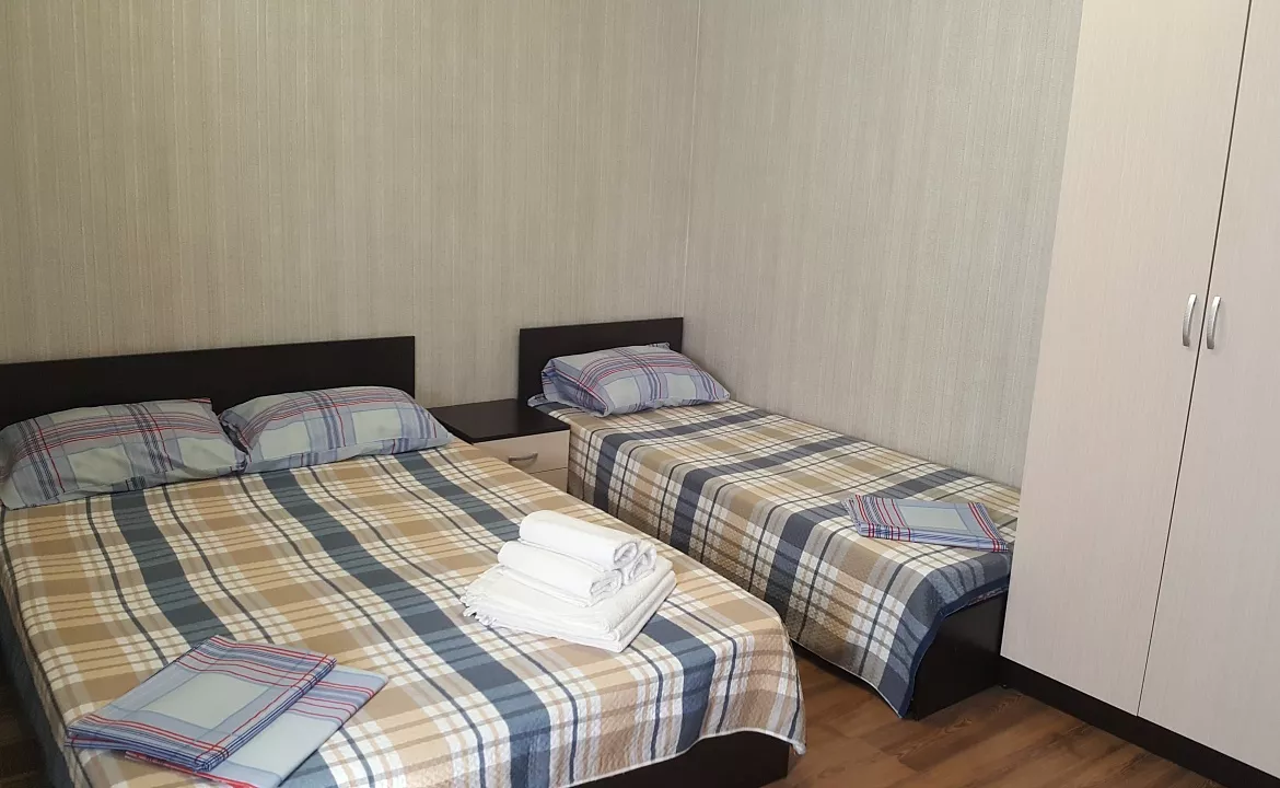 Трехместный стандарт. Гостевой дом "LION". Лазаревское Трехместный стандарт. Гостевой дом "LION". Лазаревское