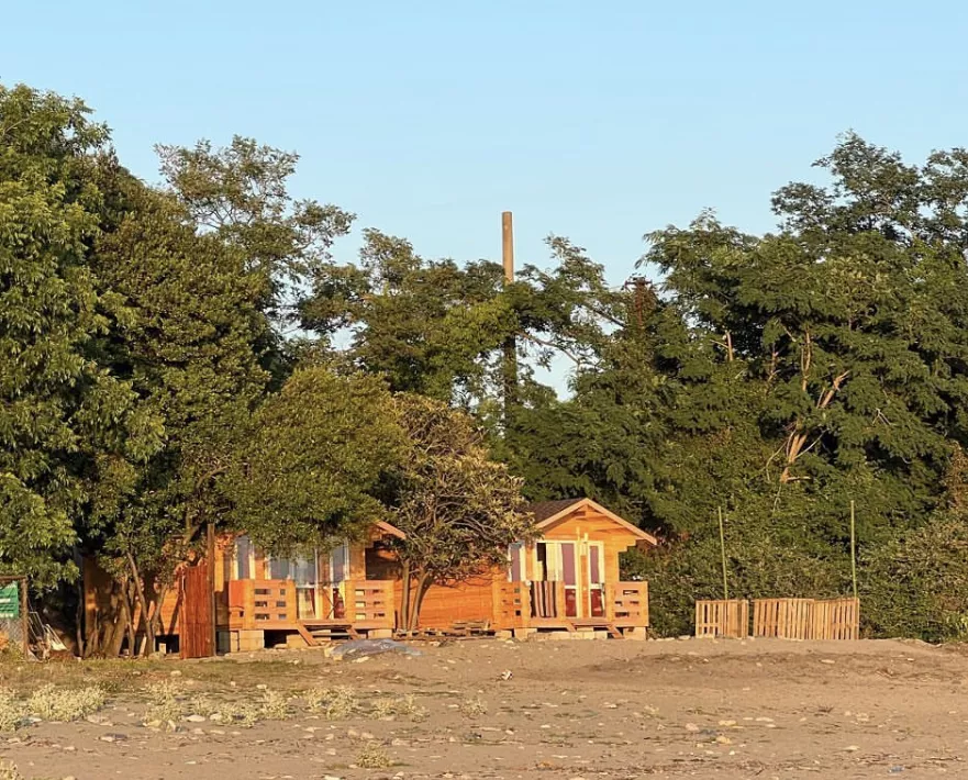 Коттедж. Коттеджи на берегу моря со всеми удобствами . Сухум