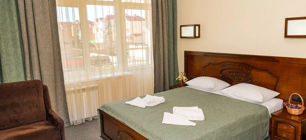 Стандарт Семейный с балконом и видом на море. Отель Парус. Береговое