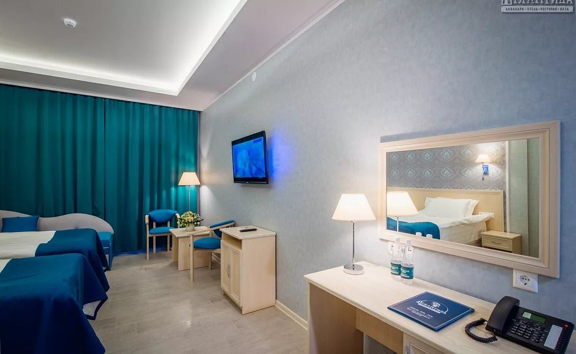 Стандарт с видом на аквапарк. Отель Семейный отель Атлантида. Ялта