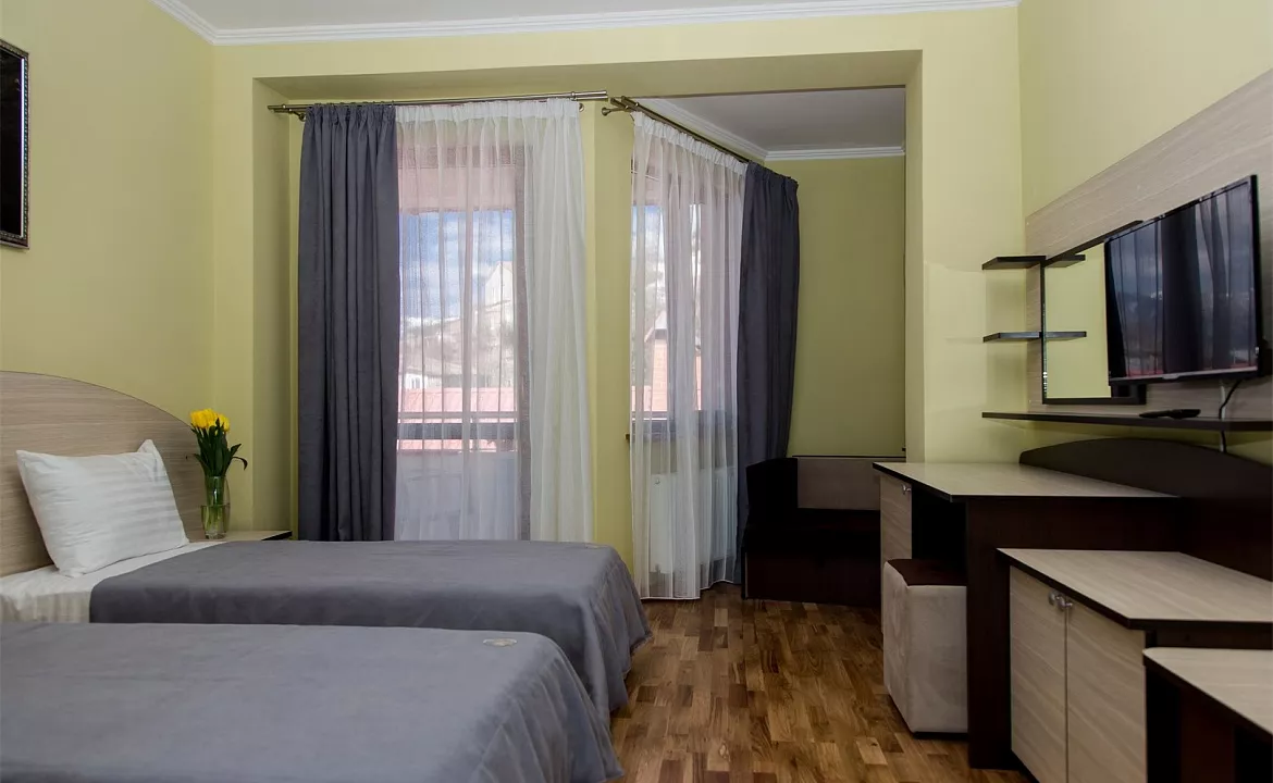 Улучшенный стандарт с видом на море и горы. Гостевой комплекс "Чижик Пыжик". Никита