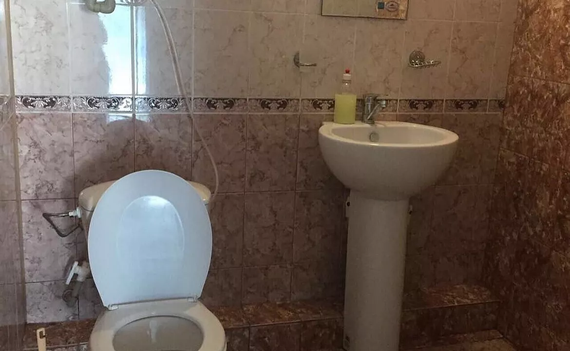 Полулюкс 3х местный. Гостевой дом "У Роберта". Лоо Полулюкс 3х местный. Гостевой дом "У Роберта". Лоо