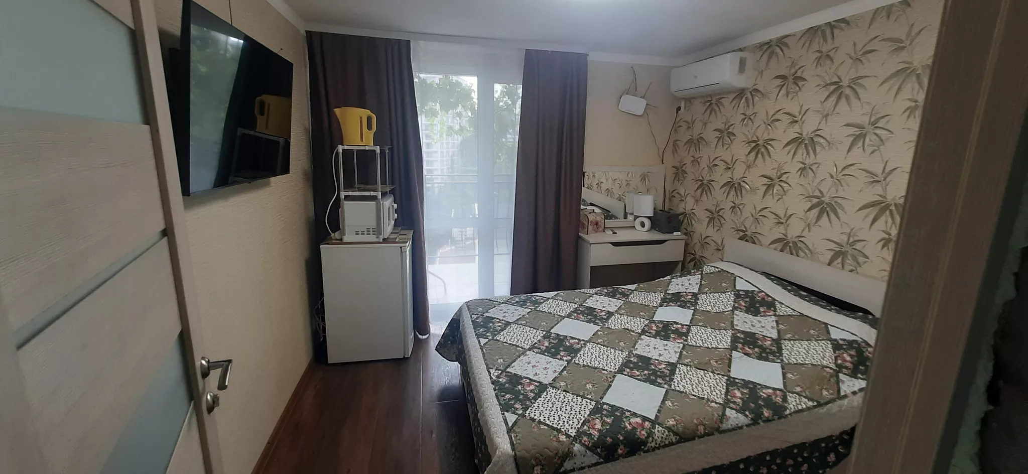 . Частный сектор Номер  для двоих. Алушта