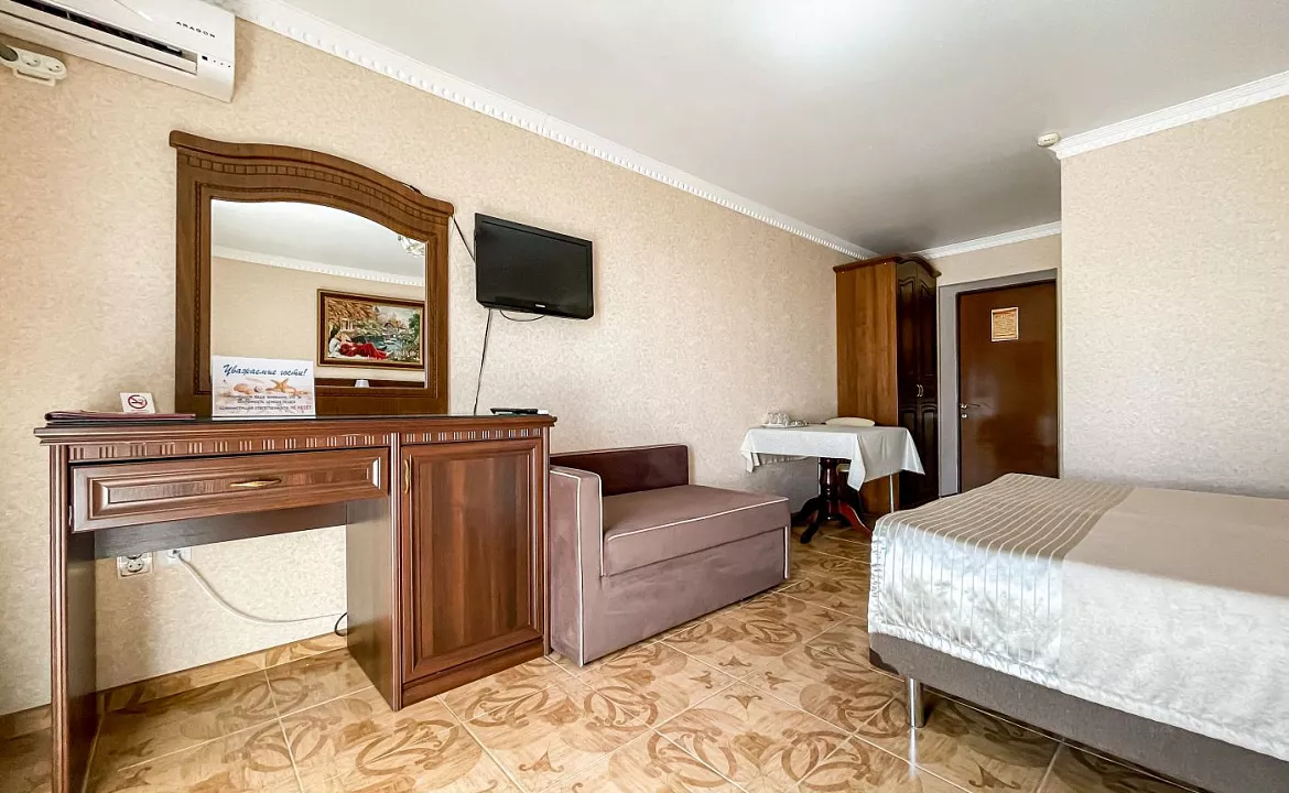 Полулюкс 5-ти местный (с балконом). Anzhelina Family Hotel. Витязево