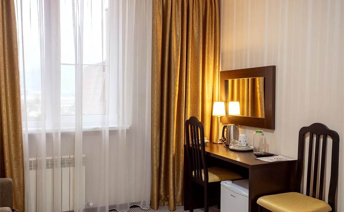 Стандартный с двумя односпальными или одной двуспальной кроватью. Отель «Фаворит». Геленджик