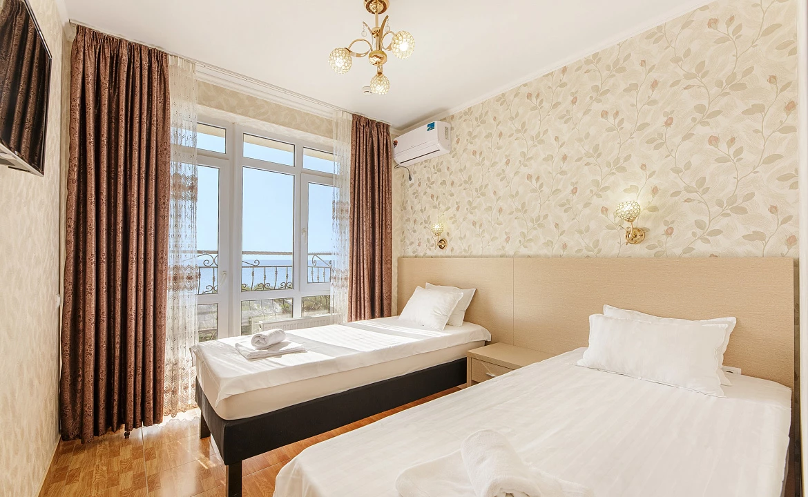 Апартаменты «Люкс» с видом на море. Отель "Alfa Summer". Анапа