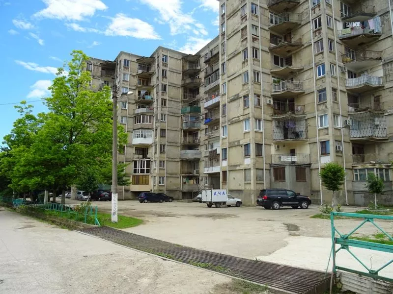 . Квартира в многоквартирном доме Двухкомнатная квартира в Гудауте. Гудаута