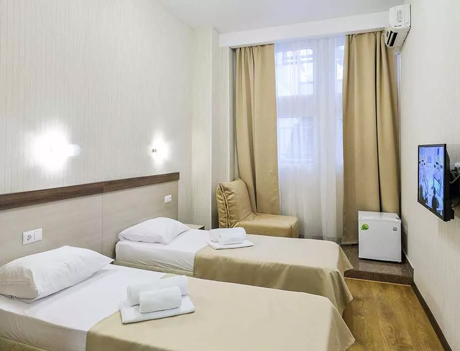 Двухместный номер с дополнительным местом. Отель "АНАТОЛЬ". Адлер Двухместный номер с дополнительным местом. Отель "АНАТОЛЬ". Адлер