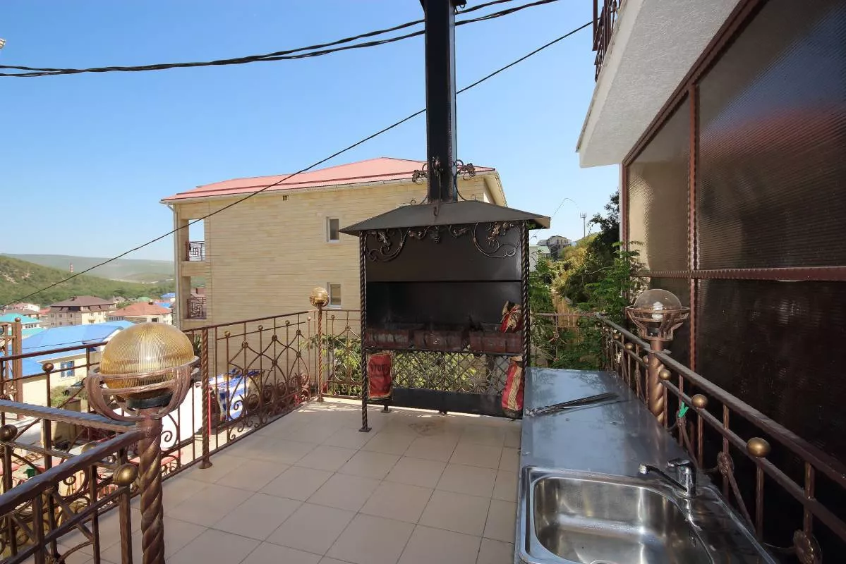 . Гостевой дом "Лев" . Сукко