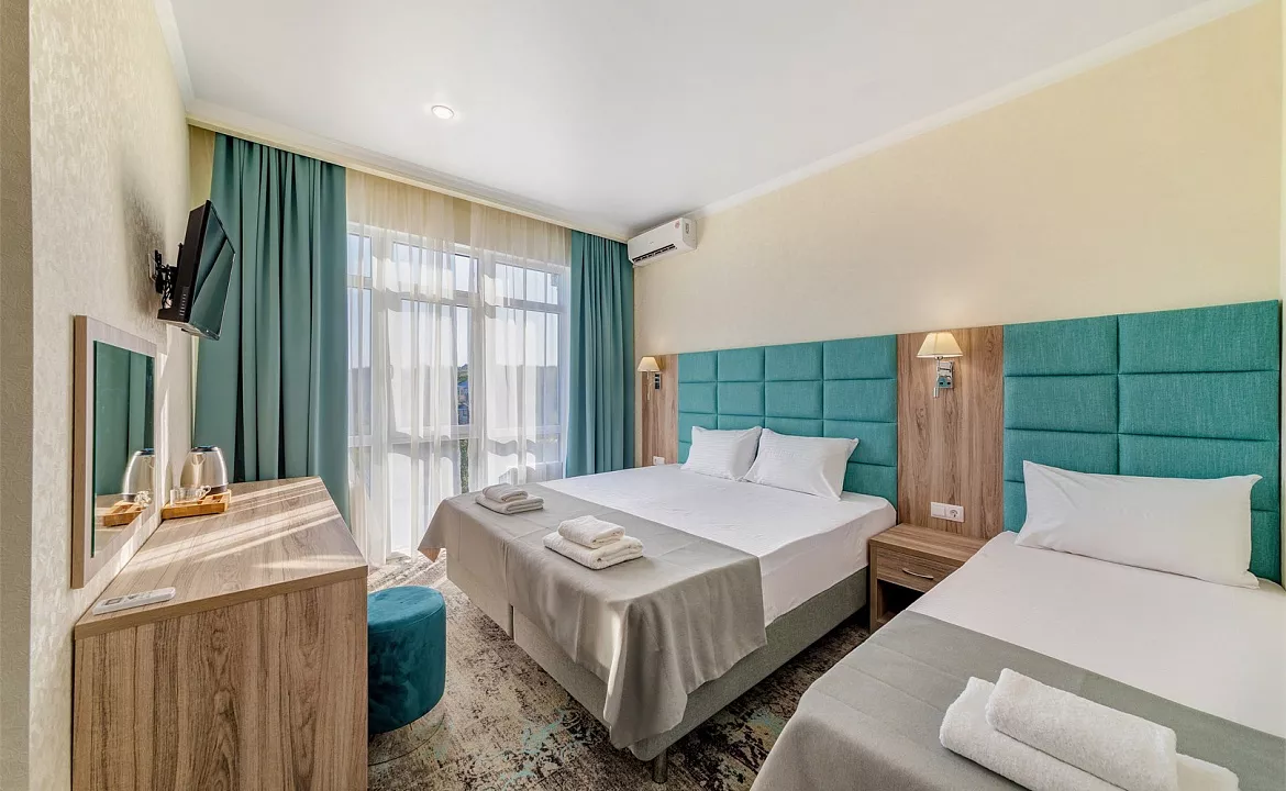 Улучшенный 3х-местный. Отель Премьер. Геленджик