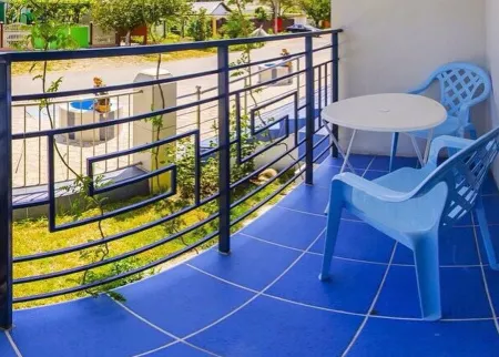 Трехместный полулюкс 1 и 2 этаж. Гостиница "Алекс". Витязево