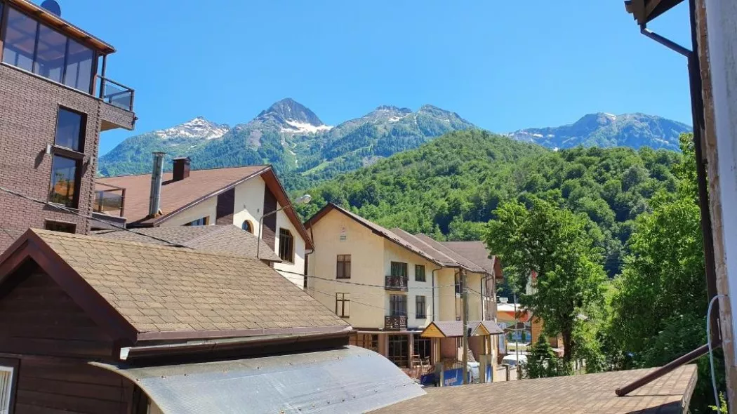 Двухместные апартаменты студио с балконом. Апартаменты Чудо. Красная Поляна