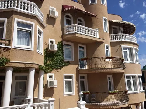 . Villa VERONA. Утёс