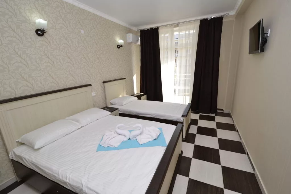 Трехместный номер с балконом. Гостевой дом «Акрополь» - Витязево. Витязево