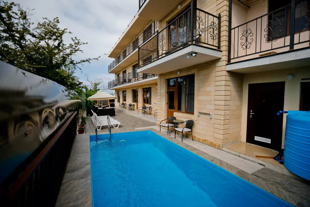 . Отель «NOY». Лоо