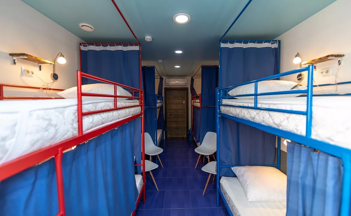 Кровать в общем 8-местном номере для женщин. Хостел Bamboo Hotel. Адлер