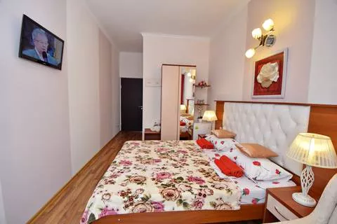 2-х местный номер с удобствами и балконом (фасад). Гостевой дом «Прага». Кабардинка