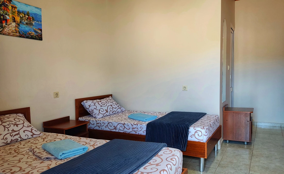 Двухместный с удобствами и балконом. Кровати раздельные. Гостевой дом "Одиссей" - Кабардинка. Кабардинка