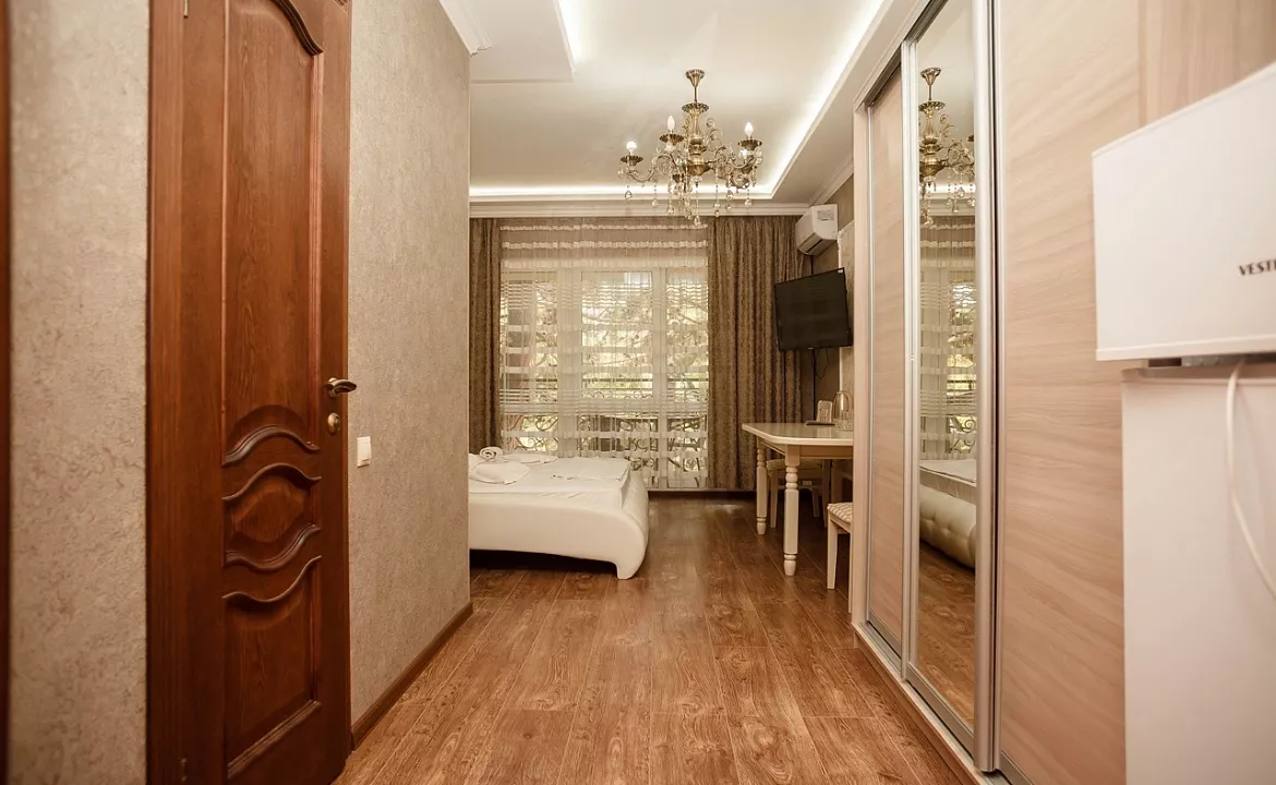 Люкс однокомнатный с балконом. Гостевой дом Ника Премиум. Геленджик