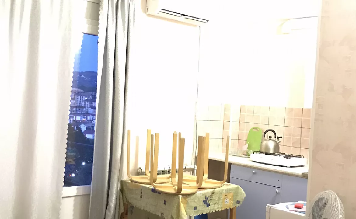 Четырёхместный номер с балконом . Частный сектор Ирис . Сочи