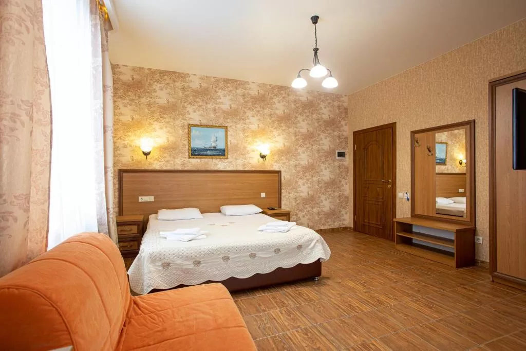 Трехместный номер с балконом. Отель Атмосфера. Кабардинка Трехместный номер с балконом. Отель Атмосфера. Кабардинка