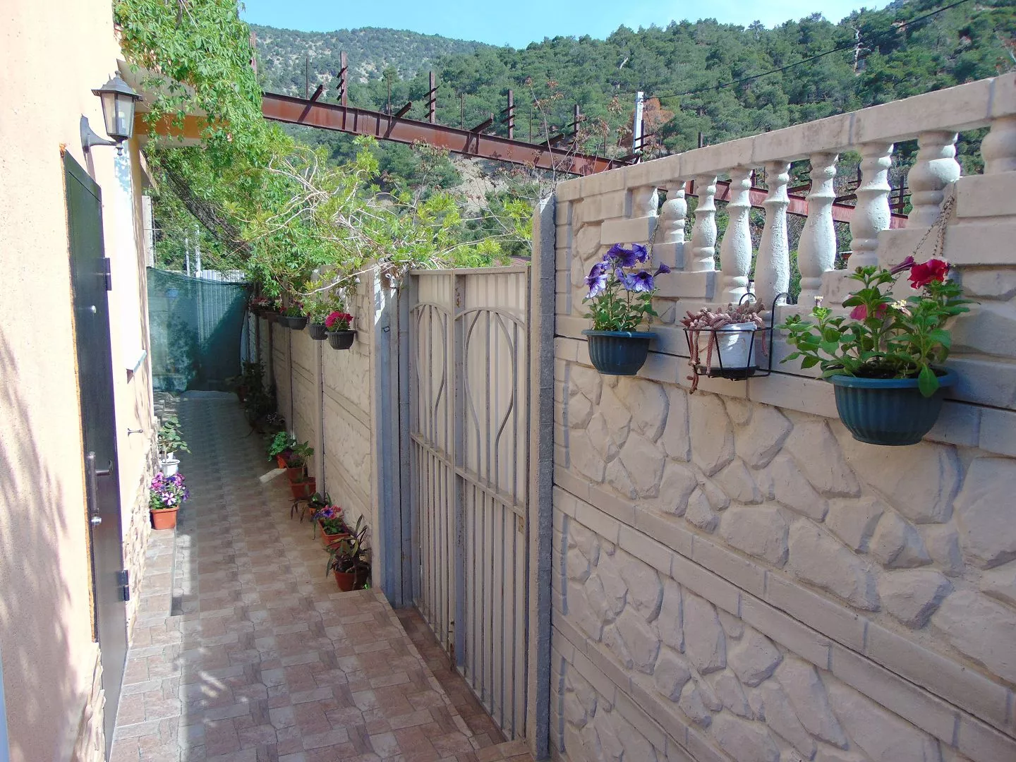 . Гостевой дом Гостевой дом "Snug House". Судак