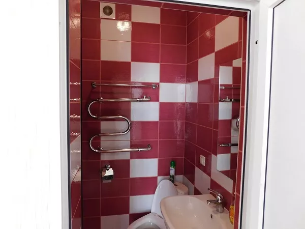 ТРЕХМЕСТНЫЙ НОМЕР С УДОБСТВАМИ. Частный гостевой дом "Майами". Пересыпь