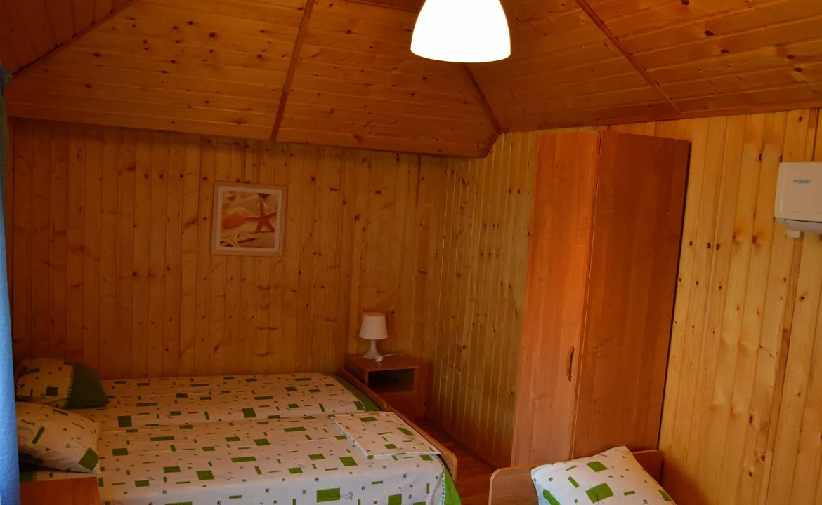 Двухкомнатный номер с удобствами и кухней. Гостевой дом "Алина" - Голубицкая. Голубицкая