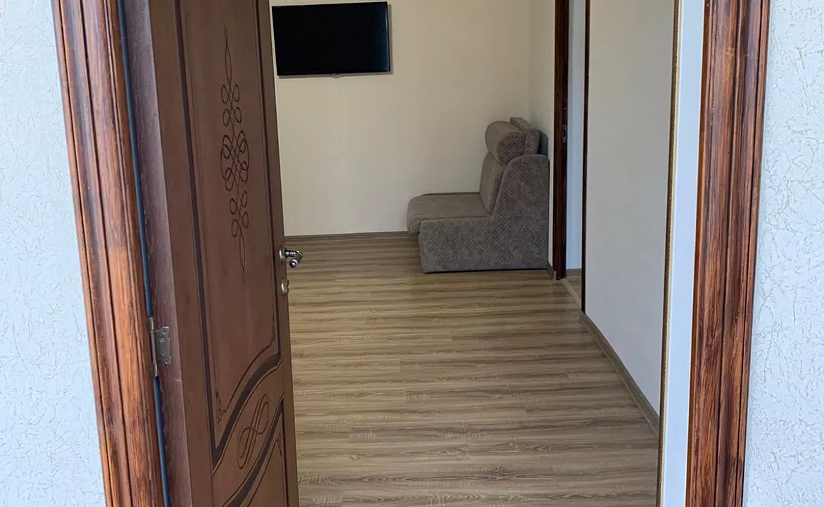 Люкс с 1 спальней. Гостевой дом ЭЙВА. Пицунда