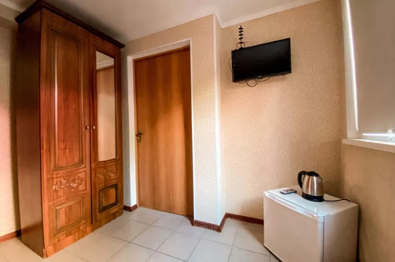 Одноместный номер с удобствами. Отель Апельсин. Лазаревское