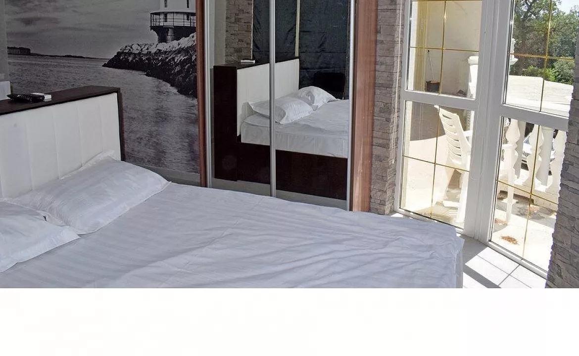 Круглый видовой номер. Отель Апарт отель "Дуэт". Ялта