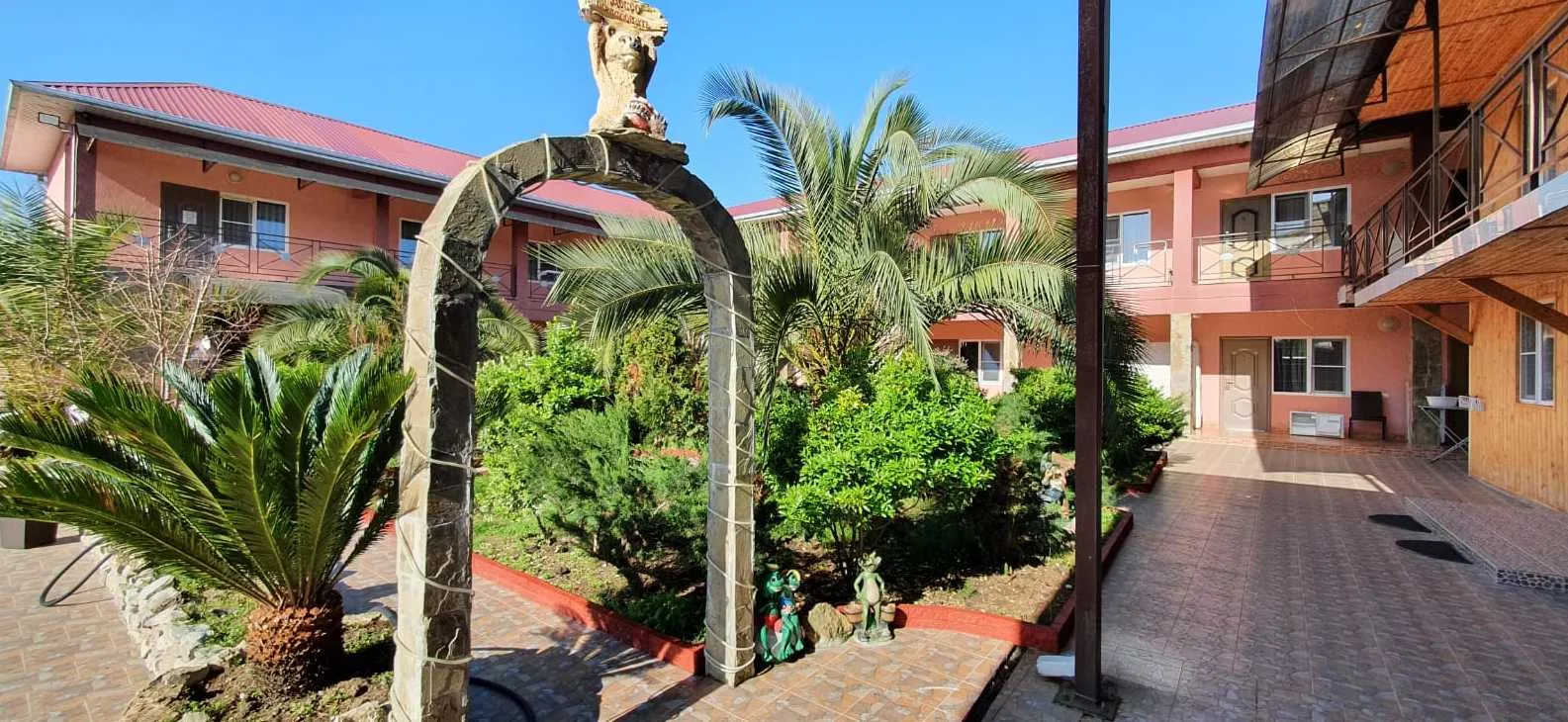 . Гостевой дом "Розовая пантера". Гагра