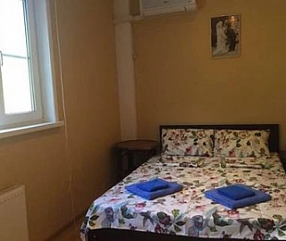 Комната с кроватью qween-size видом на горы 3 этаж. Гостевой дом "Тихая Гавань". Комната с кроватью qween-size видом на горы 3 этаж. Гостевой дом "Тихая Гавань".