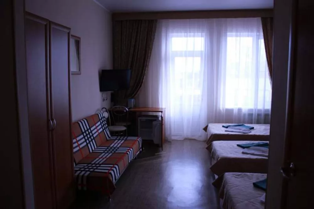 Трехместный стандарт. Гостиница "Ассоль". Ейск