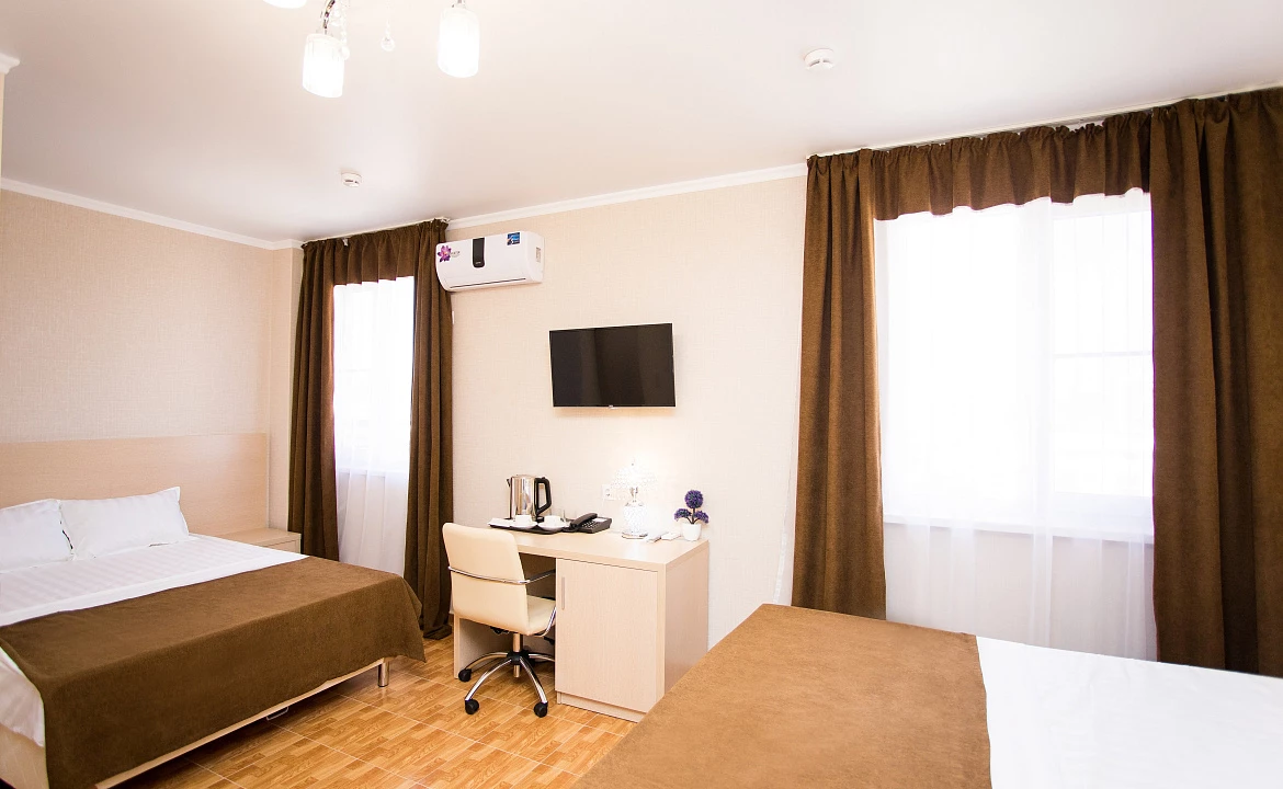 4-х местный «Джуниор сьют» без балкона. Отель "Alfa Summer". Анапа