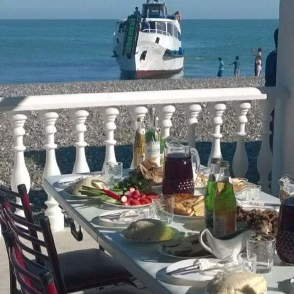 . Гостевой дом Фаворит . Сухум