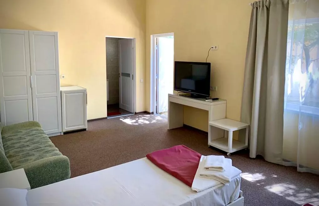 Коттедж большой. Пансионат Пансионат "Дружба". Керчь